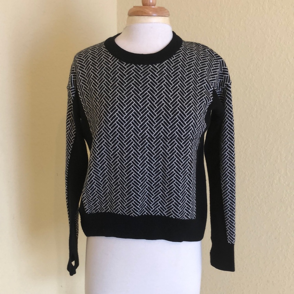 Lululemon  Athletica 100% Merino Wool Women’s Sweater Size 4